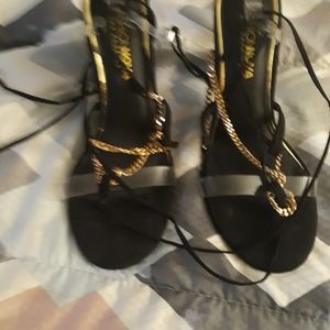 High heel shoes black with gold